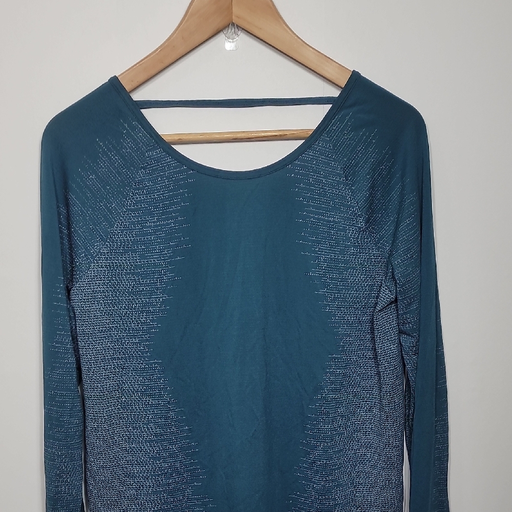 Under Armor Loise Fit Heat Dry Teal Women's Top
